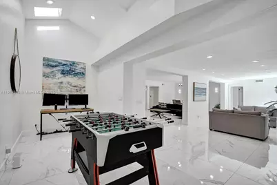 1025 N Southlake Dr, Hollywood, FL 33019 - Photo 13