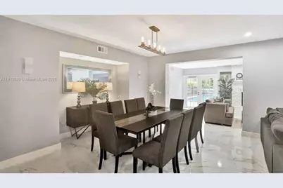 1025 N Southlake Dr, Hollywood, FL 33019 - Photo 17