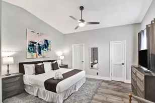 1025 N Southlake Dr, Hollywood, FL 33019 - Photo 27