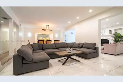 1025 N Southlake Dr, Hollywood, FL 33019 - Photo 5