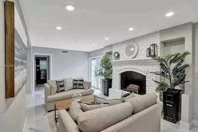 1025 N Southlake Dr, Hollywood, FL 33019 - Photo 15