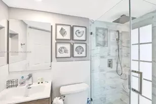 1025 N Southlake Dr, Hollywood, FL 33019 - Photo 39