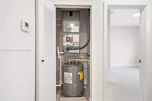 4309 E 8th Ct, Hialeah, FL 33013 - Photo 23