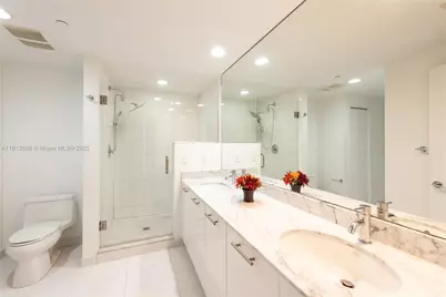 500 Brickell Av #1505, Miami, FL 33131 - Photo 15