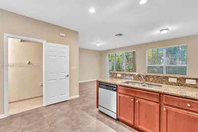 3226 NW 31st Ter, Oakland Park, FL 33309 - Photo 11