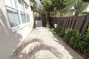 10802 NW 84th Ln, Doral, FL 33178 - Photo 37