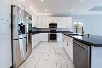 4920 NE 1st Ter, Oakland Park, FL 33334 - Photo 15