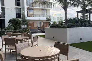 2001 Van Buren St, Hollywood, FL 33020 - Photo 11