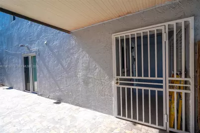 1070 W 43rd Pl #38, Hialeah, FL 33012 - Photo 15