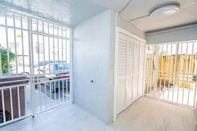 1070 W 43rd Pl #38, Hialeah, FL 33012 - Photo 17