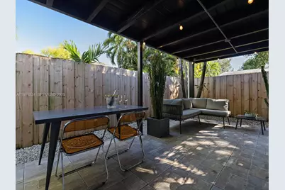 1009 NW 11th Ct, Miami, FL 33136 - Photo 31