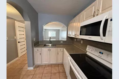 930 NE 34th Ave #102, Homestead, FL 33033 - Photo 5