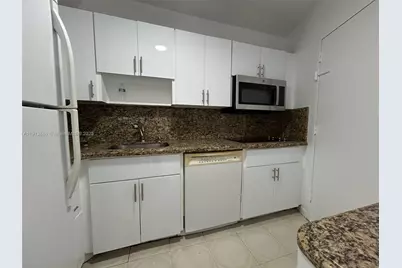 2899 Collins Ave #1121, Miami Beach, FL 33140 - Photo 3