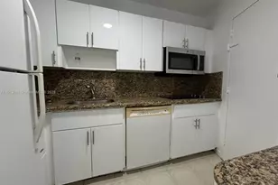 2899 Collins Ave, Miami Beach, FL 33140 - Photo 3