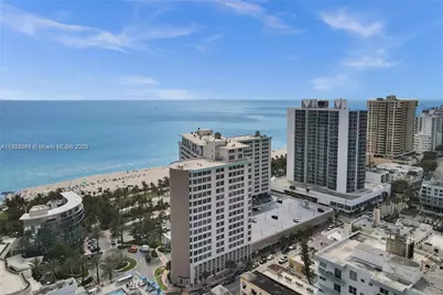 2899 Collins Ave #1121, Miami Beach, FL 33140 - Photo 11