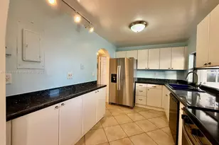 555 NE 30th St, Miami, FL 33137 - Photo 13