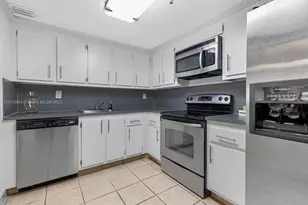 2625 Collins Ave, Miami Beach, FL 33140 - Photo 9