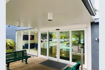 919 Hillcrest Dr #704, Hollywood, FL 33021 - Photo 3