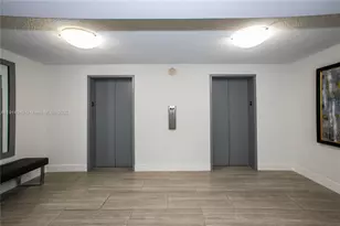 137 Golden Isles Dr, Hallandale Beach, FL 33009 - Photo 27