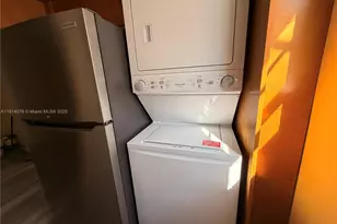 1043 NW 2nd St, Miami, FL 33128 - Photo 3