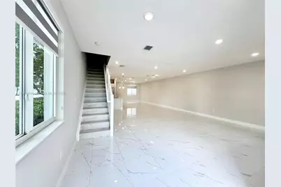 10410 NW 67th St, Doral, FL 33178 - Photo 9