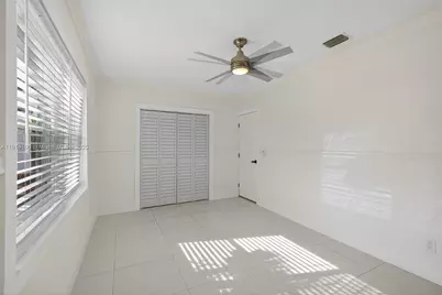 465 NW 153rd St, Miami, FL 33169 - Photo 15