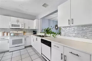 6004 Red Plum Ct, Tamarac, FL 33321 - Photo 5