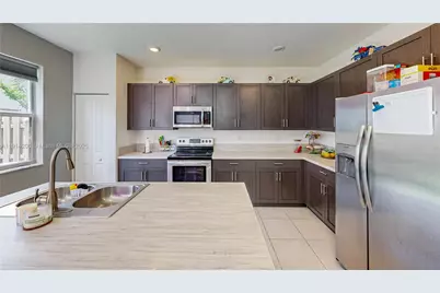 2647 SE 13th St, Homestead, FL 33035 - Photo 13