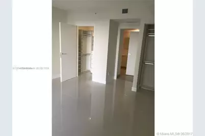 1300 Brickell Bay Dr #1807, Miami, FL 33131 - Photo 7