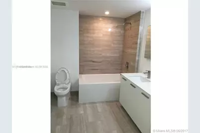 1300 Brickell Bay Dr #1807, Miami, FL 33131 - Photo 9