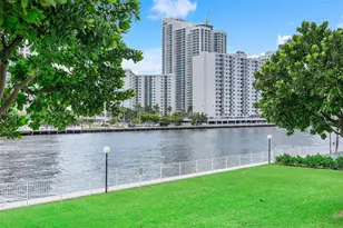 1000 Parkview Dr, Hallandale Beach, FL 33009 - Photo 5