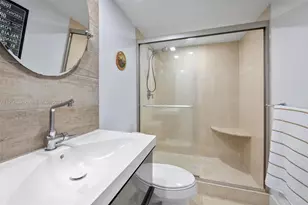 1000 Parkview Dr, Hallandale Beach, FL 33009 - Photo 25