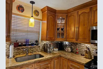 7764 W 14th Ct, Hialeah, FL 33014 - Photo 9