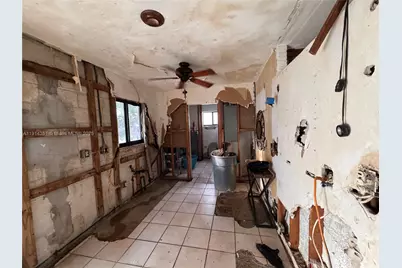 2401 SW 50th Ter, Fort Lauderdale, FL 33317 - Photo 3