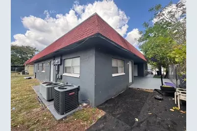 7810 SW 10th St, North Lauderdale, FL 33068 - Photo 7