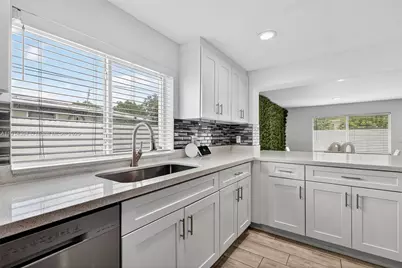 14055 NW 5th Pl, North Miami, FL 33168 - Photo 9