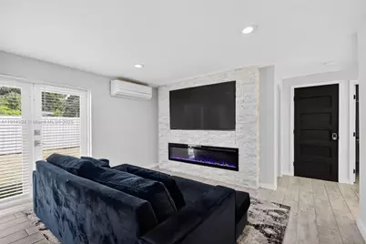 14055 NW 5th Pl, North Miami, FL 33168 - Photo 17