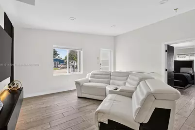 14055 NW 5th Pl, North Miami, FL 33168 - Photo 7