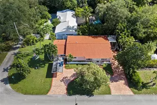 700 NE 118th St, Biscayne Park, FL 33161 - Photo 11