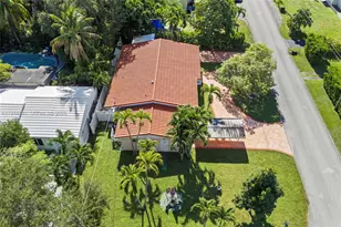 700 NE 118th St, Biscayne Park, FL 33161 - Photo 35