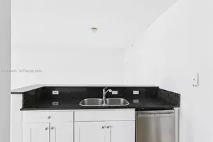 425 NE 30th St, Miami, FL 33137 - Photo 7
