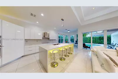 1946 Harbor View Cir, Weston, FL 33327 - Photo 13