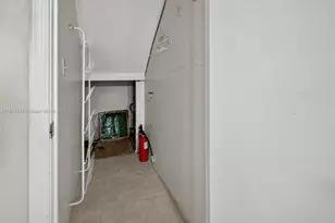 4291 W 10th Ct, Hialeah, FL 33012 - Photo 29