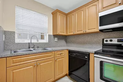 4291 W 10th Ct, Hialeah, FL 33012 - Photo 13