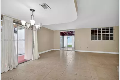 4291 W 10th Ct, Hialeah, FL 33012 - Photo 21