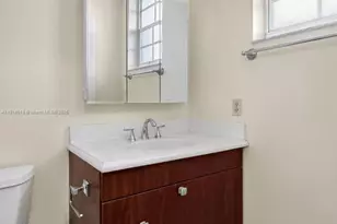 4291 W 10th Ct, Hialeah, FL 33012 - Photo 39