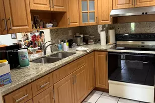 10053 NW 4th Ln, Miami, FL 33172 - Photo 11