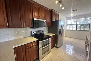 501 SW 158th Terrace, Pembroke Pines, FL 33027 - Photo 3