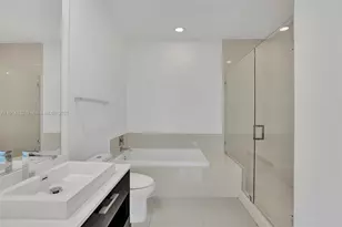 55 SW 9th St, Miami, FL 33130 - Photo 11