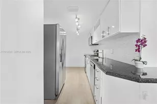 500 Bayview Dr, Sunny Isles Beach, FL 33160 - Photo 11